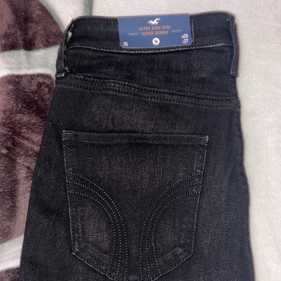 Hollister Denim - (BRAND NEW) Hollister Ultra High-Rise Super Skinny Black Jean ripped